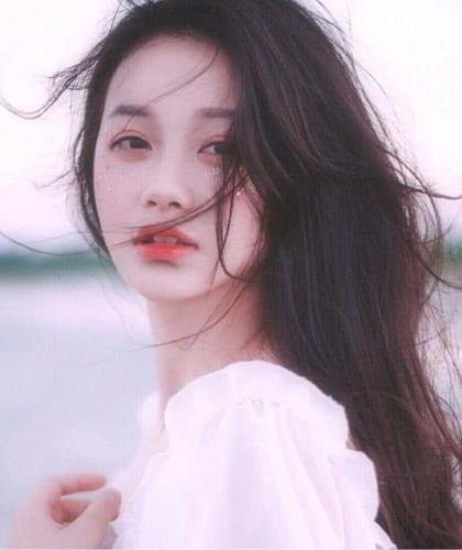 《反派身边的病美人竹马》作者：三木冬